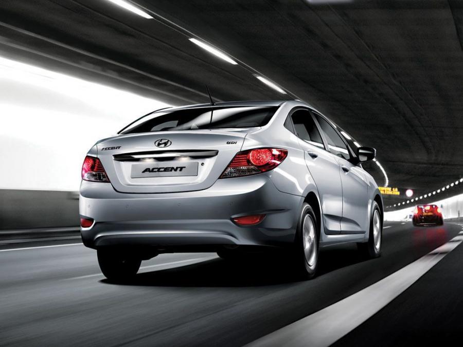  Hyundai Accent Sedan 2010 года  (фото 11 из 13)